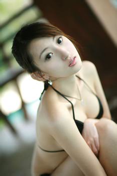 张纪中四胎女儿满月